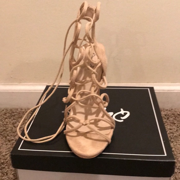 Suede laced up high heels - Picture 2 of 3
